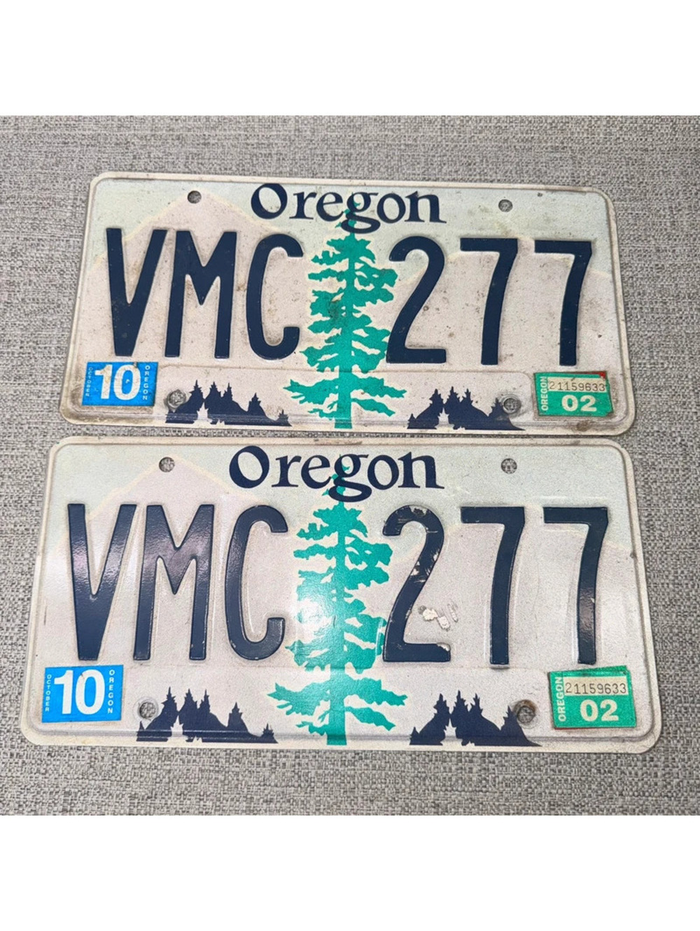 Oregon License Plate Pair VMC 277 Matching Set Evergreen Tree 2002 Stickers